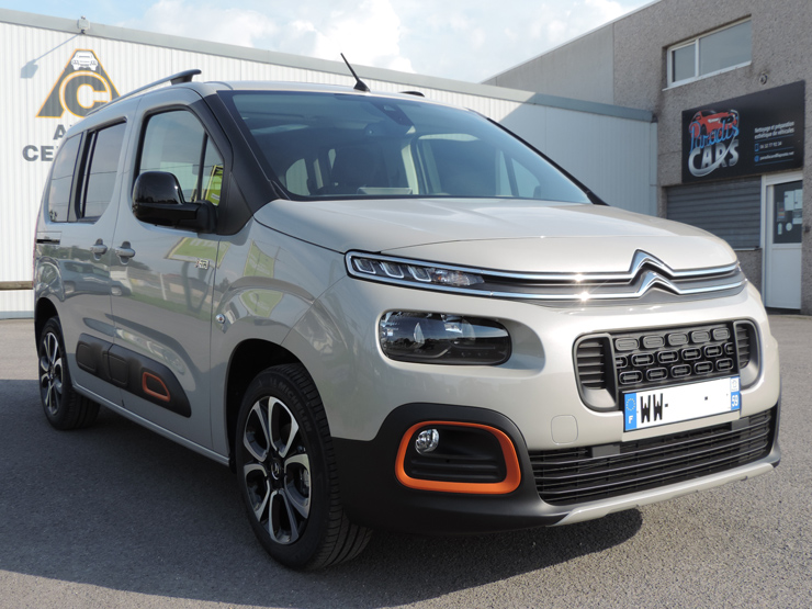 Mandataire Citroën Berlingo Shine Taille M 1.2 PureTech 110