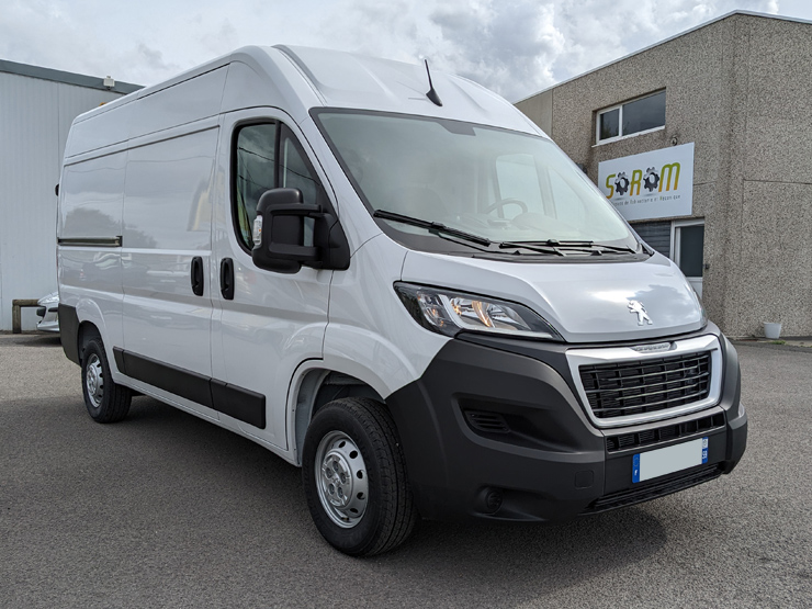 Mandataire Peugeot Boxer PREMIUM FT. 333 L2H2 140 BlueHDi